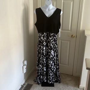 Modamix black and white long dress NWT